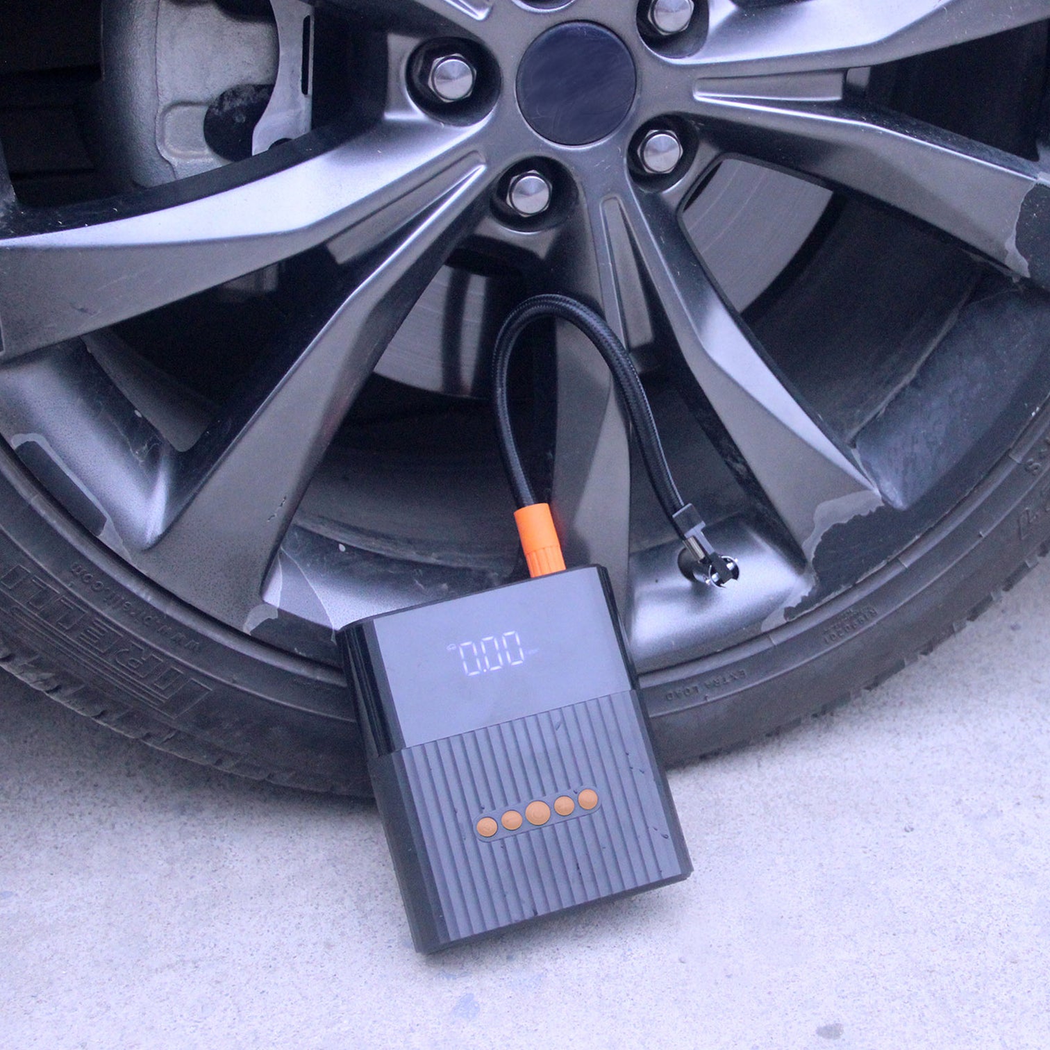 Jump Starter Power Bank PitStop With 8800mAh with Compressor and Torch black - 7Pandas Australia