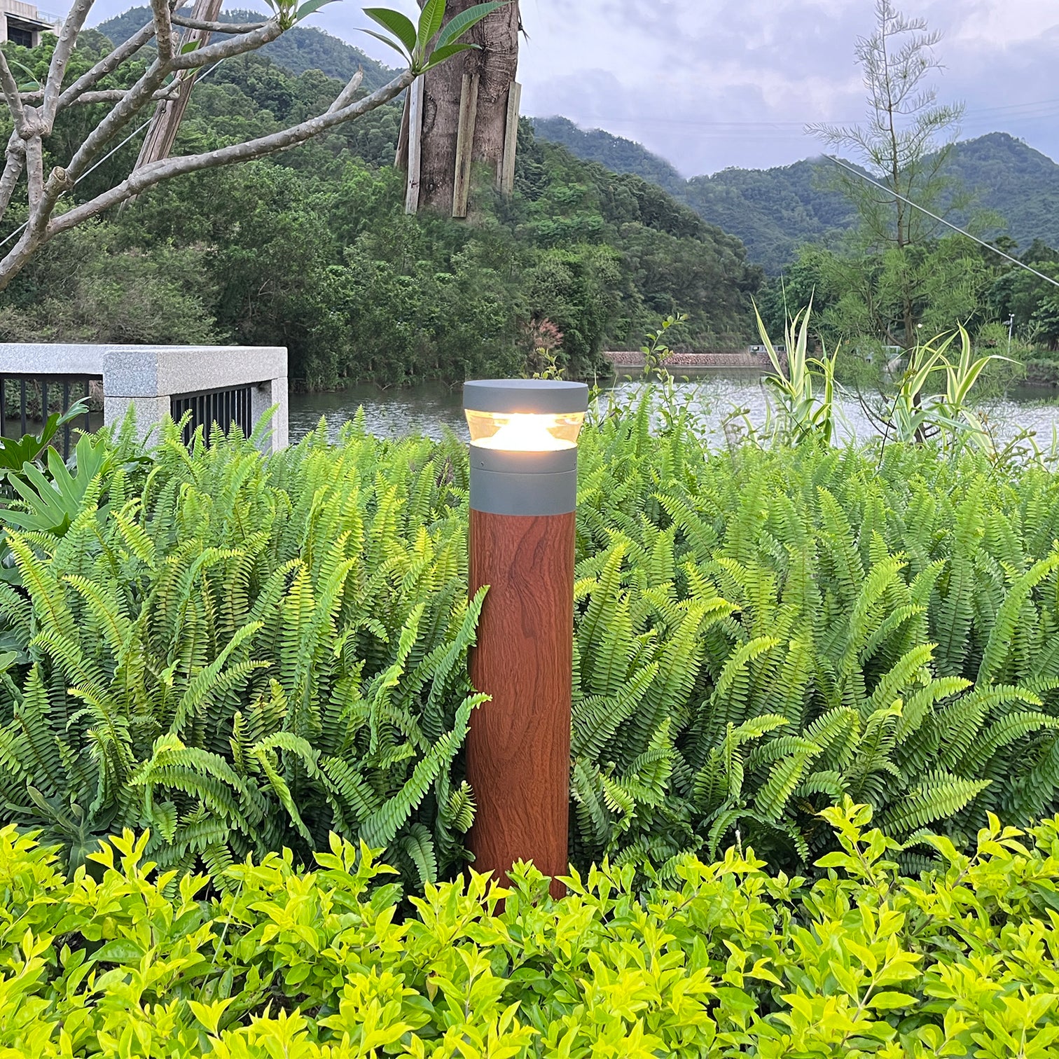 AVERY 800MM Aluminium Modern LED Landscape Path Bollard Light 10W 3000K IP65 - 7Pandas Australia