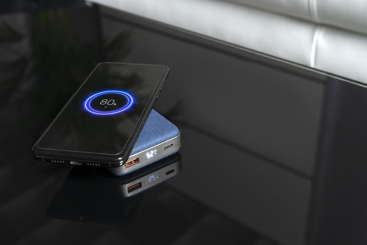 Wireless Inductive Power Bank VoltHub Ultimate 10000 mAh with PD, Qi and Quick Charge Blue/Grey - 7Pandas Australia